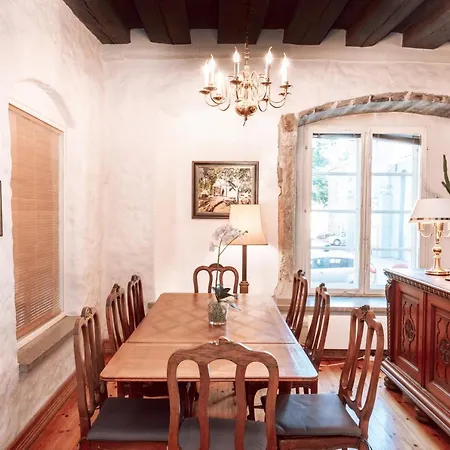 Apartment Old Town 3 Bedroom *