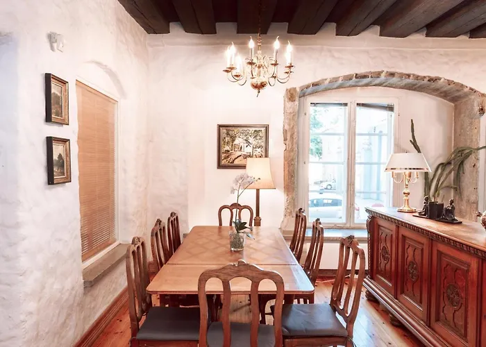 Apartment Old Town 3 Bedroom *